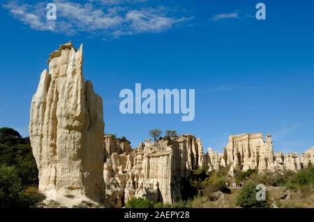 Les roches sédimentaires altérées, la création de cheminées de fées ou hoodoo rock formations, les Orgues Ille-sur-Têt Pyrénées-Orientales France Banque D'Images