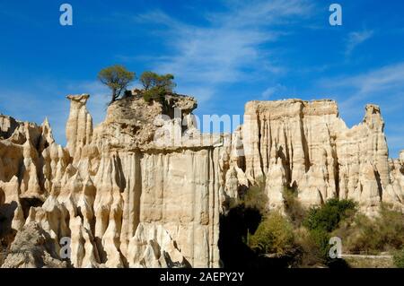 Les roches sédimentaires altérées, la création de cheminées de fées ou hoodoo rock formations, les Orgues Ille-sur-Têt Pyrénées-Orientales France Banque D'Images