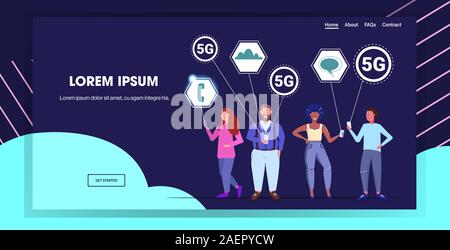 Les personnes qui utilisent les téléphones intelligents 5G sans fil de connexion du système de communication en ligne cinquième génération innovante d'internet haute vitesse hommes femmes holding cellphones horizontale pleine longueur copy space vector illustration Illustration de Vecteur