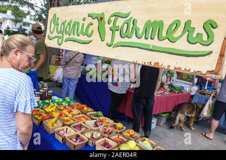 Orlando Winter Park Florida, centre-ville, quartier historique, marché agricole, samedi extérieur hebdomadaire, vendeur vendeurs vendeurs vendre, stands stand stands stand d Banque D'Images