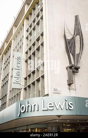 John Lewis department store, Oxford Street, Londres. La signalisation et la façade de l'emblème de la célèbre grand magasin britannique. Banque D'Images