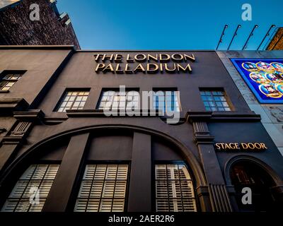 Le London Palladium entrée arrière et porte, Londres, Royaume-Uni. Banque D'Images