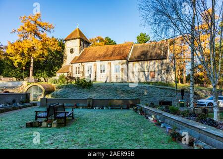 La jolie église paroissiale de St Giles l'Abbé, construit en 1641, dans le joli village de Farnborough, London Borough of Bromley, Royaume-Uni Banque D'Images