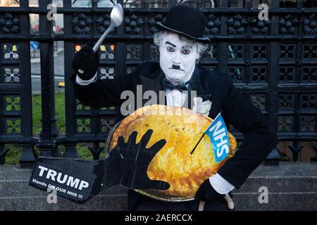 Londres, Royaume-Uni. 3 Décembre, 2019. Artiste Neil Goodwin, également connu sous le nom de Charlie X, manifestations à la place du Parlement peu avant le pas de l'emporter sur rally. Credit Banque D'Images