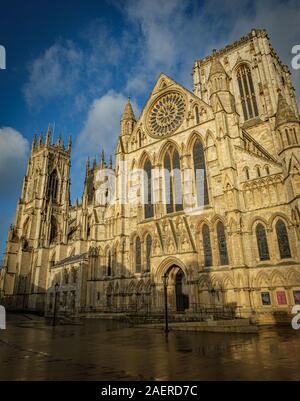 Le soleil brille sur York Minster, York, UK Banque D'Images