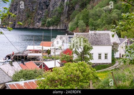 Undredal village sur le Sognefjord, maisons en bois, Sogn og Fjordane, Norvège Banque D'Images