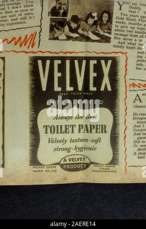 Une annonce pour le papier toilette Velvex dans le magazine Woman's Illustrated (17 juin 44): Un morceau de répliques de souvenirs de la seconde Guerre mondiale de la Grande-Bretagne des années 1940. Banque D'Images