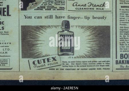 Publicité pour le vernis à poudre Cutex dans le magazine Woman's Illustrated (17 juin 44) : un morceau de souvenirs de réplique de la seconde Guerre mondiale datant de la Grande-Bretagne des années 1940. Banque D'Images