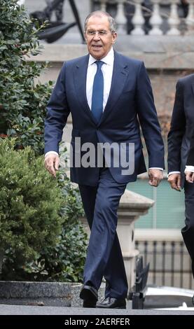 Washington, USA. Dec 10, 2019. Le Ministre russe des affaires étrangères Sergey Lavrov se dirige vers l'aile ouest de la Maison Blanche pour rencontrer le Président Donald Trump le 10 décembre 2019 à Washington, DC.(Photo de Oliver Contreras/SIPA USA) Crédit : Sipa USA/Alamy Live News Banque D'Images