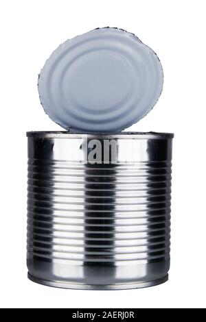 Boîte de conserve ouverte isolé sur fond blanc. Banque D'Images