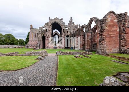 Abbaye de Melrose, monastère partiellement en ruine de l'ordre cistercien dans Melrose, le Roxburghshire, Scottish Borders, Scotland, UK Banque D'Images