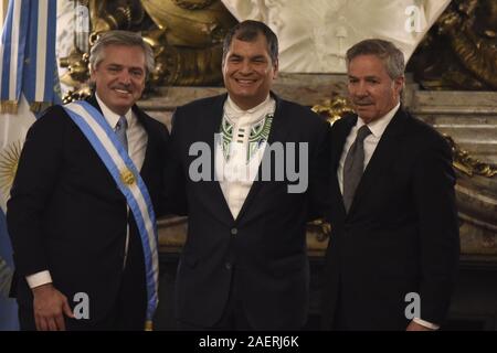 10 décembre 2019 : INT. WorldNews. Le 10 décembre 2019. Ville de Buenos Aires, Argentine.-.Rafael Correa, ancien président de l'Équateur, s'occupe à l'hypothèse de la nouvelle présidente de l'Argentine Alberto Fernandez, à la Casa Rosada (Palais présidentiel, ville de Buenos Aires, Argentine, le 10 décembre 2019.Ce matin Alberto Fernandez et Cristina Fernandez de Kirchner assume en tant que président et vice-président de l'Argentine pour la période 2019-2023. (Crédit Image : © Julieta FerrarioZUMA sur le fil) Banque D'Images