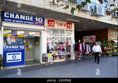 Bureau de change et boutiques dans l'Herzliyya Banque D'Images