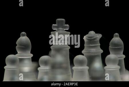 Pièces des échecs en verre close up Banque D'Images