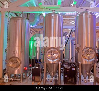 Réservoirs en acier inoxydable, DigBrew, Dig Brew Co, 43 River St, Deritend, Digbeth, Birmingham, West Midlands, Angleterre, Royaume-Uni, B5 5SA Banque D'Images
