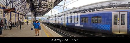 Gare de Stirling, plates-formes, train, Stirlingshire, Ecosse, Royaume-Uni, panorama FK8 Banque D'Images