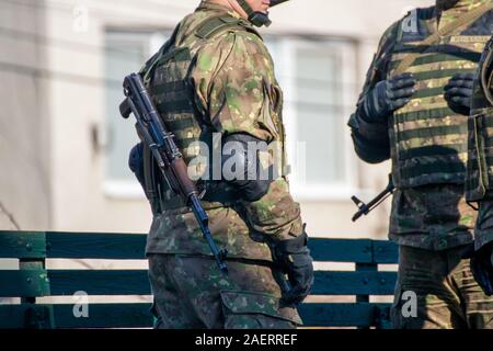 Les soldats de l'armée roumaine à la parade de la fête nationale de la Roumanie Banque D'Images