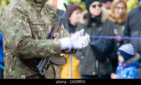 Les soldats de l'armée roumaine à la parade de la fête nationale de la Roumanie Banque D'Images