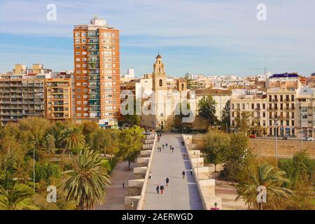 VALENCIA, Espagne - NOVEMER 28, 2019 : paysage urbain de Valence de Torres de Serranos, Espagne, Europe Banque D'Images