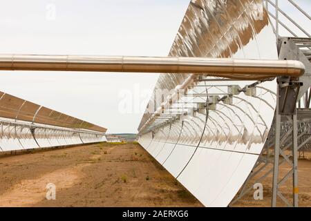 Le solaire d'Andasol près de Guadix en Andalousie, Espagne, est la première et la plus grande centrale solaire thermique collecteurs paraboliques power station. Il a été Banque D'Images