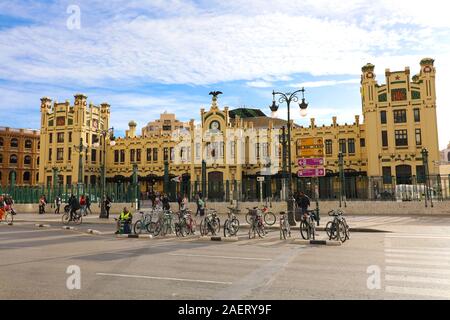 VALENCIA, Espagne - NOVEMER 27, 2019 : Vue de face de la gare centrale de Valence, Espagne Banque D'Images