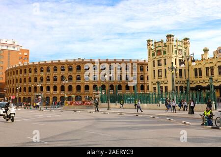 VALENCIA, Espagne - NOVEMER 27, 2019 : Plaza de Toros arène de corrida près de la gare de Valence, Espagne Banque D'Images