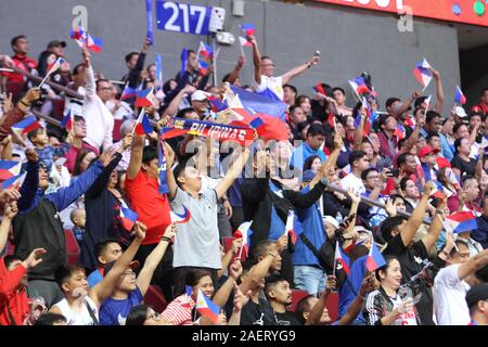 Les Philippines, une fois encore, d'affirmer sa domination dans men's basketball, l'exclusion de la Thaïlande 115-81, de gagner une médaille d'or chez les hommes 5x5 événement de basket-ball de la 30e SEA Games. Avec la victoire des Philippines remplit un double d'or avec l'équipe féminine de PH remportant la médaille d'or chez les femmes de la 5x5 plus tôt dans la journée. Gilas a été dirigé par Junemar Fajardo qui a marqué 17 points, avec 13 rebonds pour un lit double. La Thaïlande, d'autre part a été épaulé par Tyler Agneau qui coulé en 33 points dans un large effort. (Photo par Dennis Jerome Acosta/Pacific Press) Banque D'Images