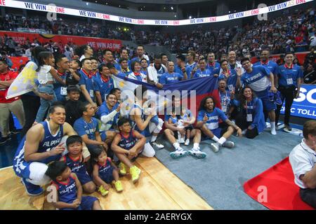 Les Philippines, une fois encore, d'affirmer sa domination dans men's basketball, l'exclusion de la Thaïlande 115-81, de gagner une médaille d'or chez les hommes 5x5 événement de basket-ball de la 30e SEA Games. Avec la victoire des Philippines remplit un double d'or avec l'équipe féminine de PH remportant la médaille d'or chez les femmes de la 5x5 plus tôt dans la journée. Gilas a été dirigé par Junemar Fajardo qui a marqué 17 points, avec 13 rebonds pour un lit double. La Thaïlande, d'autre part a été épaulé par Tyler Agneau qui coulé en 33 points dans un large effort. (Photo par Dennis Jerome Acosta/Pacific Press) Banque D'Images