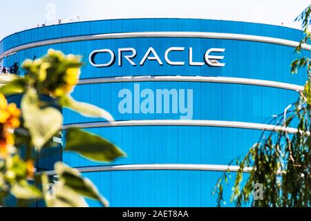 1 août, 2019 Redwood City / CA / USA - siège social de l'entreprise Oracle dans la Silicon Valley ; Oracle Corporation est une multinationale informatique c Banque D'Images