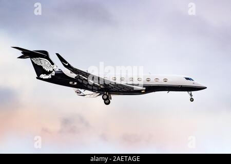 Dec 6, 2019 San Jose / CA / USA - N1KE Gulfstream 650 avion privé appartenant à Nike, Inc à propos d'atterrir dans la Silicon Valley Banque D'Images