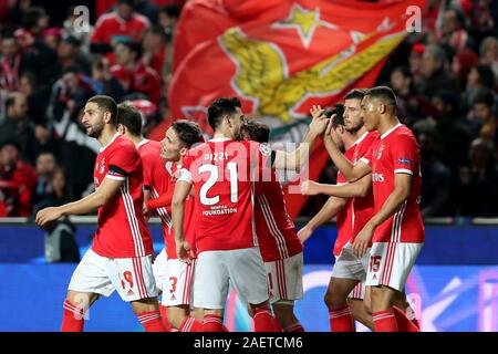 Lisbonne, Portugal. Dec 10, 2019. Les joueurs de SL Benfica célébrer au cours d'une Ligue des Champions groupe G match de football entre SL Benfica et le FC Zenit à Lisbonne, Portugal, le 10 décembre 2019. Crédit : Pedro Fiuza/Xinhua/Alamy Live News Banque D'Images