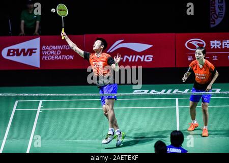 Xiaoyu Ren et Zhou Chaomin de Chine obtenir la balle contre Kouhei Gondou et Ayane Kurihara du Japon à la première série de double mixte de Fuzhou Chin Banque D'Images