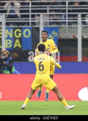 Milan, Italie. Dec 10, 2019. Ansu Barcelone Fati (ci-dessus) célèbre après avoir marqué lors d'une Ligue des Champions Groupe F match entre FC Barcelone et l'Inter de Milan, Italie, 10 décembre 2019. Credit : Cheng Tingting/Xinhua/Alamy Live News Banque D'Images