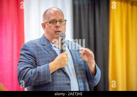 Gouverneur du Maryland, Larry Hogan, prend la parole à un déjeuner à la Maryland State Fair, Linthicum, Maryland. Banque D'Images