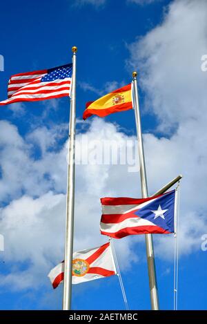 Melbourne Beach, en Floride. USA. 10 décembre 2019, les citoyens concernés Samantha Nazario reproche à Brevard Comté Commissaire John Tobia qui veut que l'espagnol et Portoricains drapeaux enlevés de Juan Ponce de Leon Landing Park. Il n'est pas prouvée Tobia maintient le fondateur ont été débarquées et le parc devrait être renommé. La commission a voté 3-2 contre tout changement. . Crédit photo Julian Poireau / Alamy Live News Banque D'Images