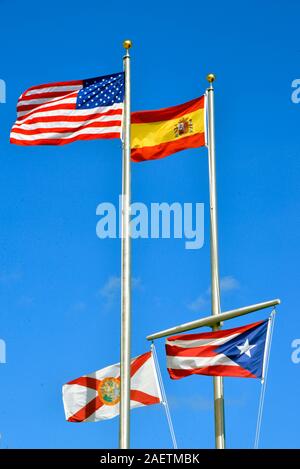 Melbourne Beach, en Floride. USA. 10 décembre 2019, les citoyens concernés Samantha Nazario reproche à Brevard Comté Commissaire John Tobia qui veut que l'espagnol et Portoricains drapeaux enlevés de Juan Ponce de Leon Landing Park. Il n'est pas prouvée Tobia maintient le fondateur ont été débarquées et le parc devrait être renommé. La commission a voté 3-2 contre tout changement. . Crédit photo Julian Poireau / Alamy Live News Banque D'Images