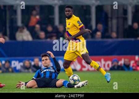 Milan, Italie. 10 Décembre, 2019. Lautaro Martinez (Inter) Samuel Umtiti (FC Barcelone) au cours de l'Uefa 2019 2020 hampions League match entre Inter 1-2 FC Barcelone au stade Giuseppe Meazza le 10 décembre 2019 à Milan, Italie. Credit : Maurizio Borsari/AFLO/Alamy Live News Banque D'Images