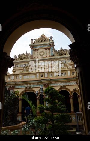 Une vue sur la cour à pagode Vinh Trang près de My Tho, Vietnam Banque D'Images