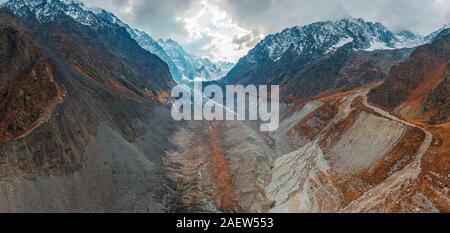 Glacier des montagnes du Caucase. L'Ossétie du Nord. Banque D'Images