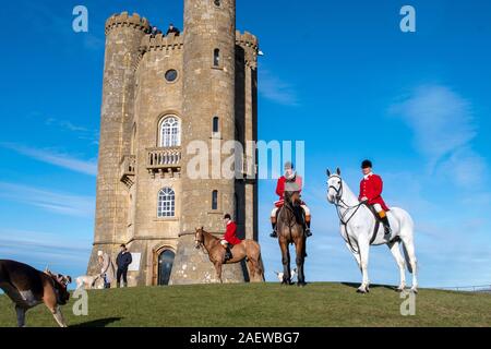 02/12/2019. Les membres de l'Amérique du Cotswolds Hunt se rassemblent à Broadway Tower dans les Cotswolds nr le village de Broadway dans le Worcestershire. Banque D'Images