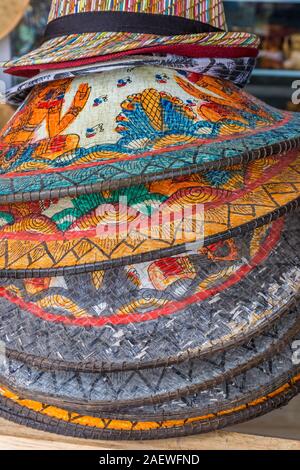 Indonésien coloré chapeaux à un magasin de souvenirs sur Bali, Indonésie Banque D'Images