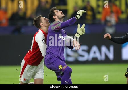 Dortmund, Allemagne. 10 Dec, 2019. firo : 10.12.2019, Football, saison 2019/2020, la Champions League : BVB Borussia Dortmund - le Slavia Prague 2 : 1, l'utilisation dans le monde romain Burki | Credit : dpa/Alamy Live News Banque D'Images