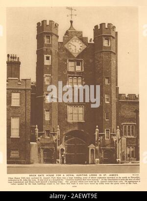 Brick gate house, St James's Palace. Un pavillon de chasse 1926 old print Banque D'Images