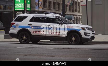 Chicago, Illinois, USA - Circa 2019 : Service de police de Chicago PD cruiser voiture véhicule stationné sur la route du centre-ville de prévenir la criminalité patrouille de jour Banque D'Images