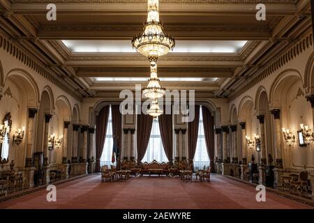 Décorations sophistiquées dans le Palais du Parlement roumain Banque D'Images