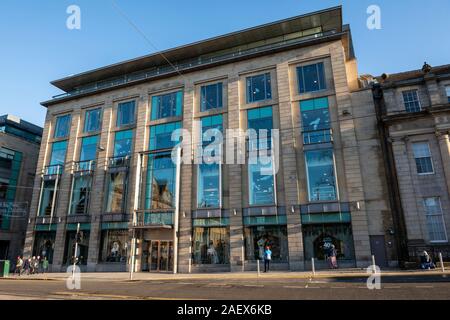 L'extérieur du grand magasin Harvey Nichols sur St Andrew Square à Édimbourg, Écosse, Royaume-Uni Banque D'Images