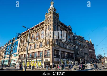 Extérieur de Topshop et Topman Department Store au coin de la rue Princes Street et South St Andrew Street à Édimbourg, Écosse, Royaume-Uni Banque D'Images