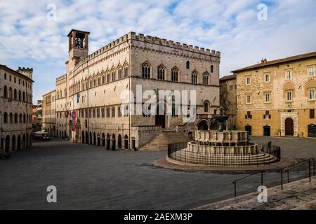 Palazzo dei Priori et la Fontana Maggiore, une fontaine médiévale sur la Piazza IV Novembre Banque D'Images