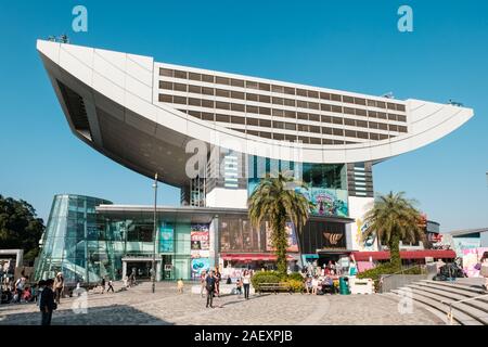 Hong Kong, Chine - Novembre 2019 : La tour pointe près du sommet du Pic Victoria sur l'île de Hong Kong, Hong Kong Banque D'Images