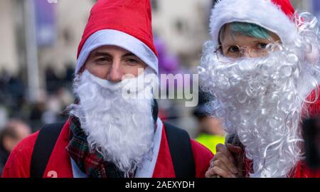 31/12/2019 London UK 11ème rébellion Extinction douze jours de protestation de crise sur la course jusqu'à l'élection générale BRITANNIQUE : manifestants habillés en Père Noël dans les rues de Westminster Ian Crédit DavidsonAlamy Live News Banque D'Images